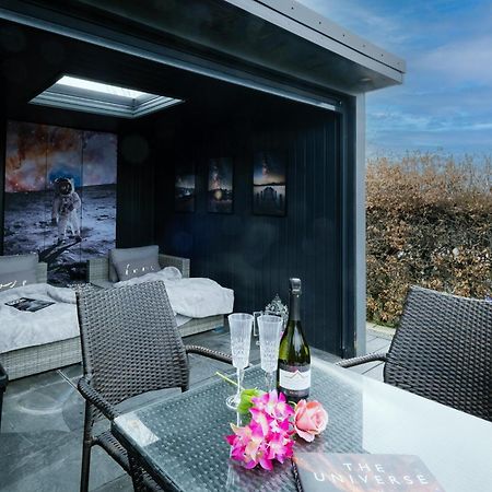 Rockside - Luxury 1 Bedroom Home With Hot Tub, Central Location, Parking And Pet Friendly Windermere Extérieur photo