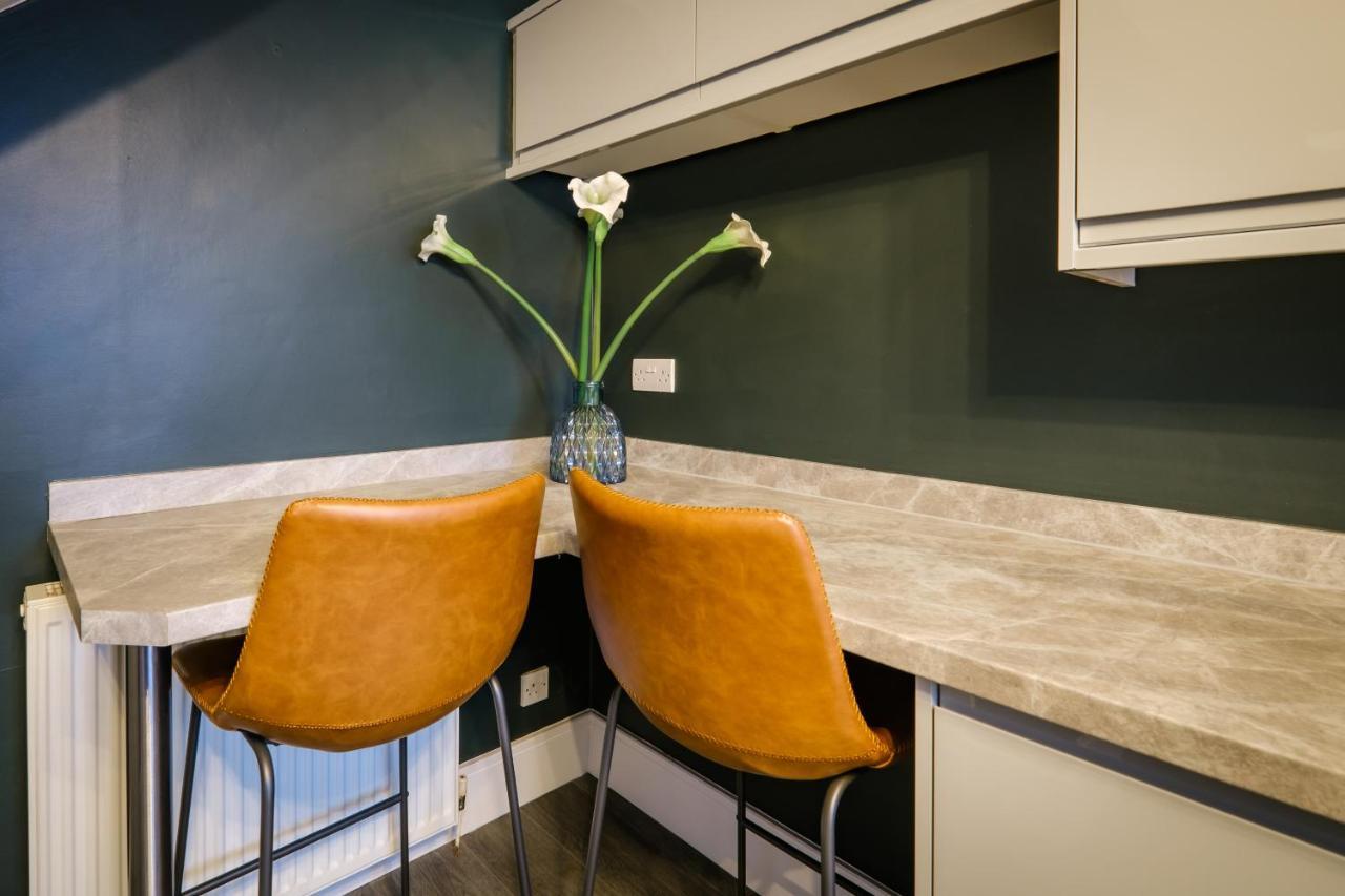 Rockside - Luxury 1 Bedroom Home With Hot Tub, Central Location, Parking And Pet Friendly Windermere Extérieur photo