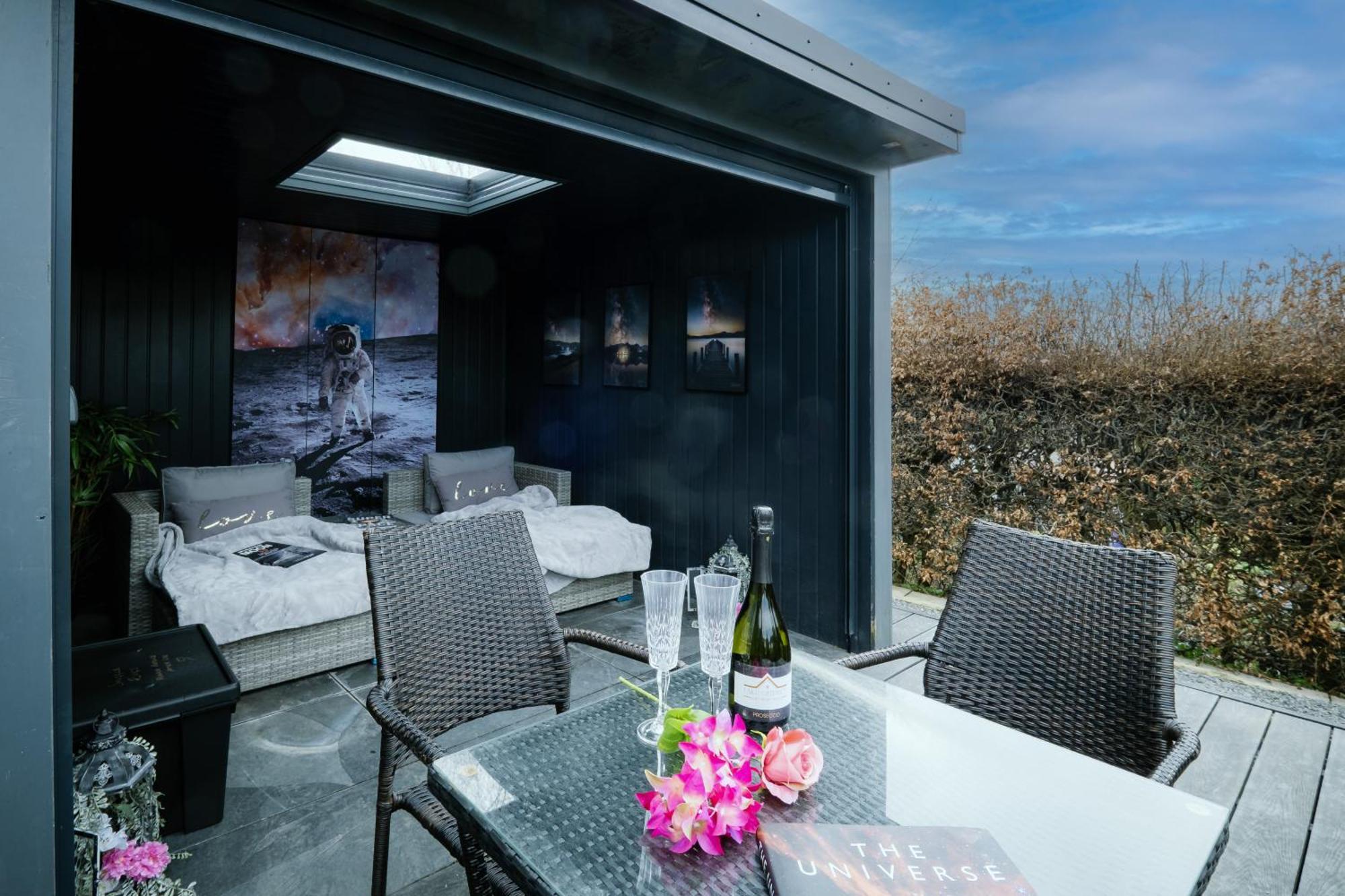 Rockside - Luxury 1 Bedroom Home With Hot Tub, Central Location, Parking And Pet Friendly Windermere Extérieur photo