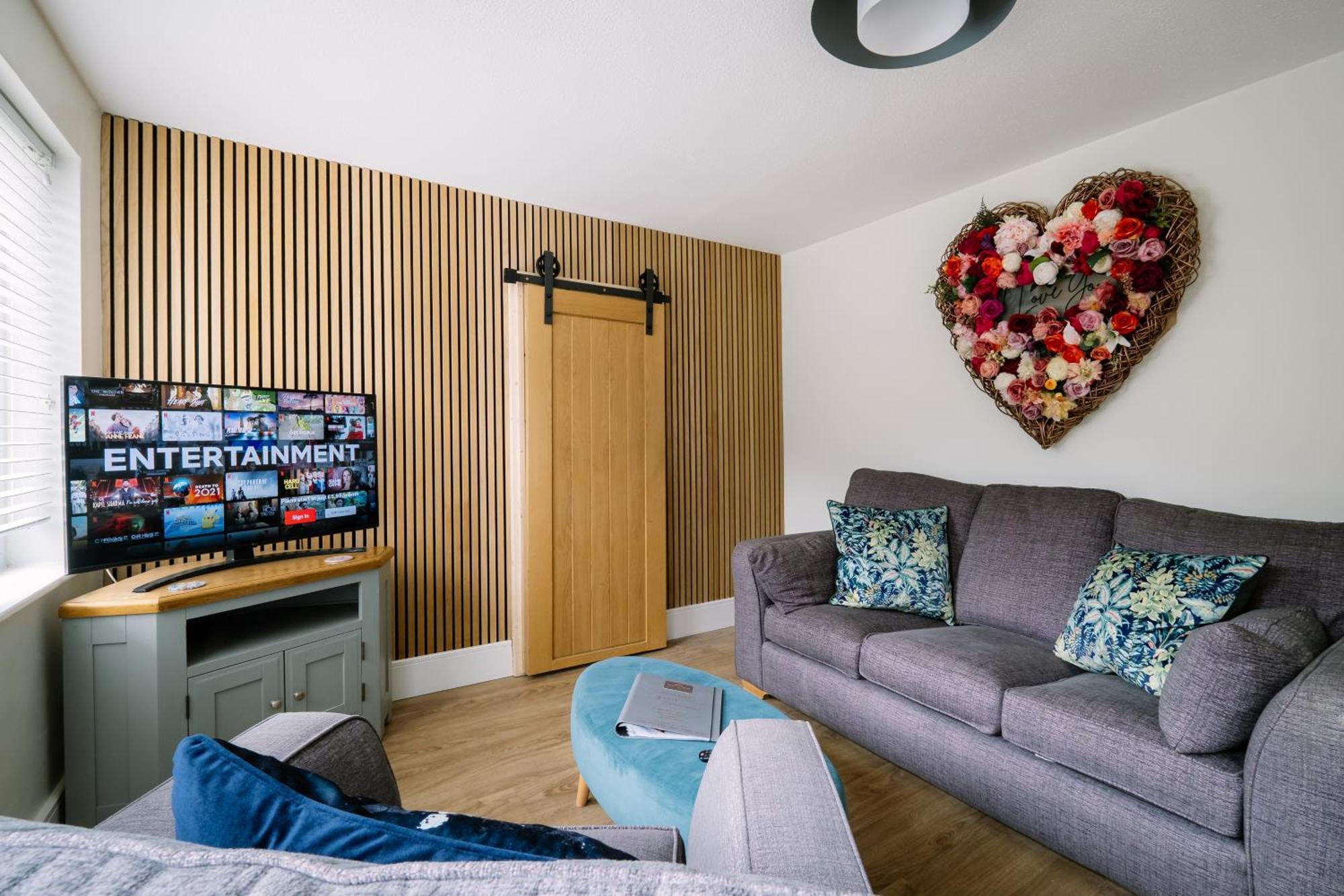 Rockside - Luxury 1 Bedroom Home With Hot Tub, Central Location, Parking And Pet Friendly Windermere Extérieur photo
