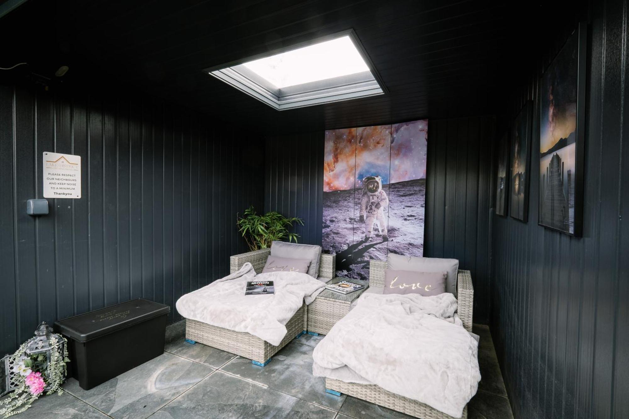 Rockside - Luxury 1 Bedroom Home With Hot Tub, Central Location, Parking And Pet Friendly Windermere Extérieur photo